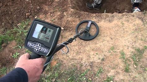 metal detector depth rating